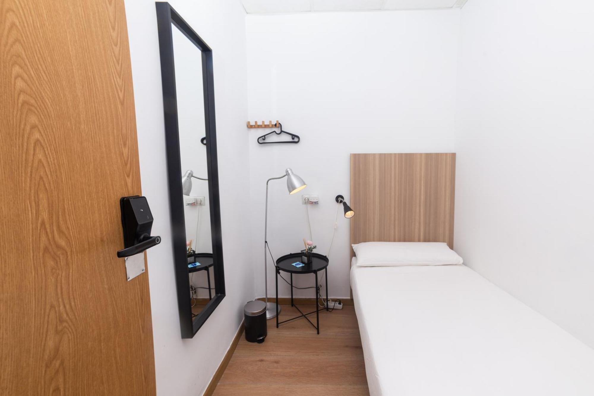 Hostal Siesta & Go Nuevos Ministerios Мадрид Экстерьер фото