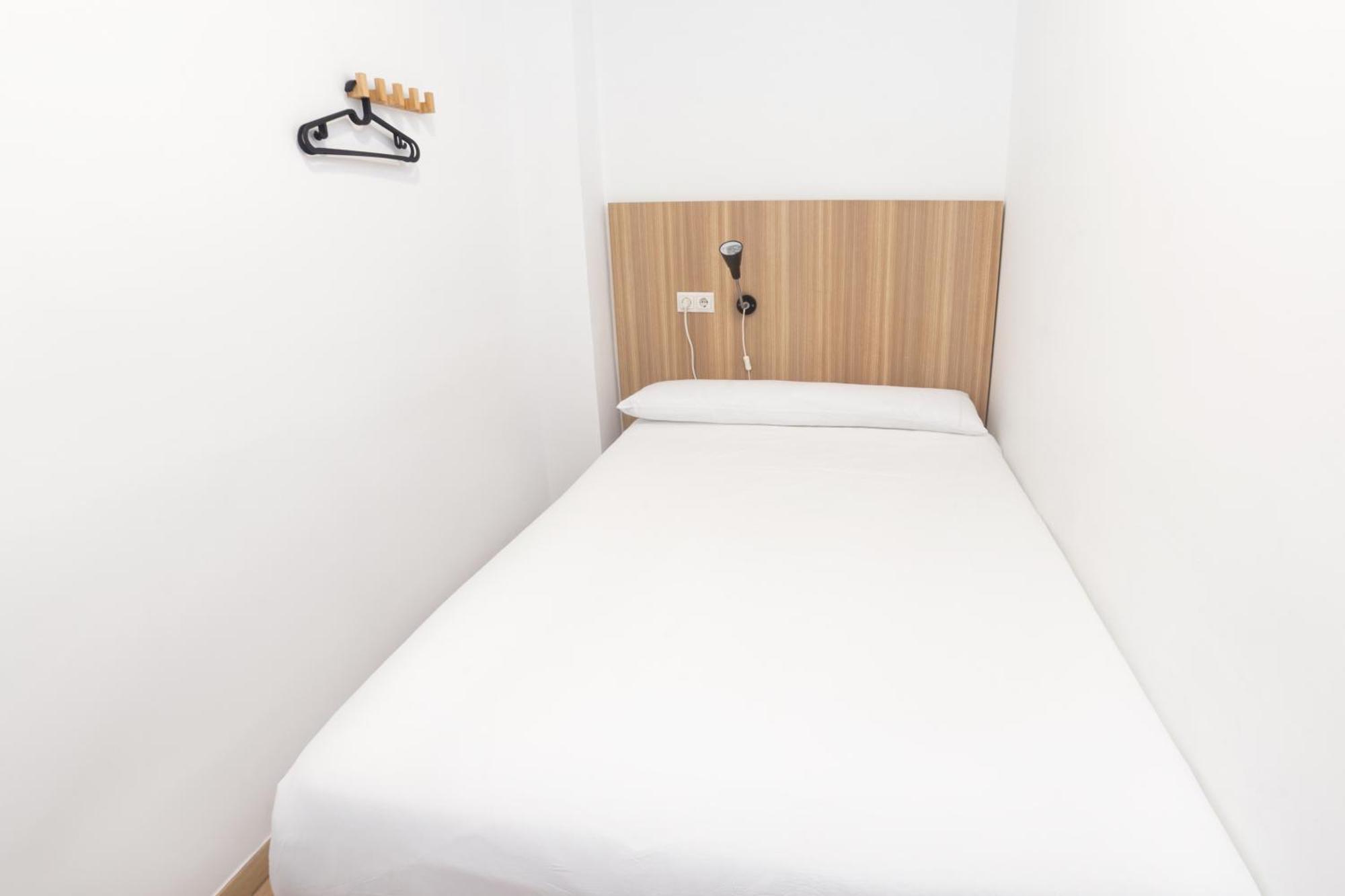 Hostal Siesta & Go Nuevos Ministerios Мадрид Экстерьер фото