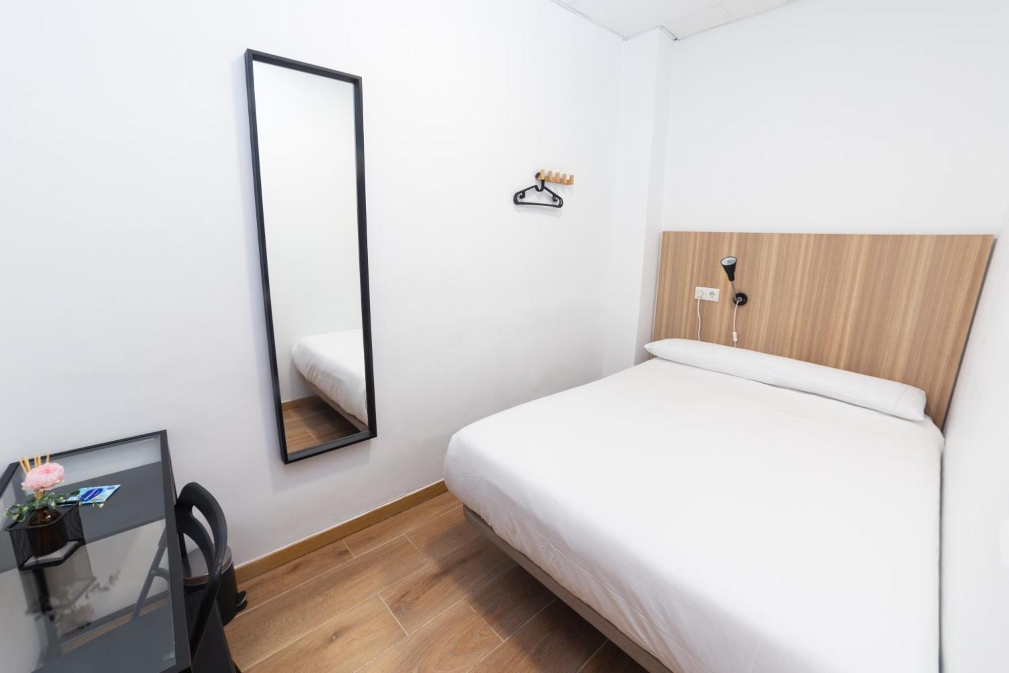 Hostal Siesta & Go Nuevos Ministerios Мадрид Экстерьер фото